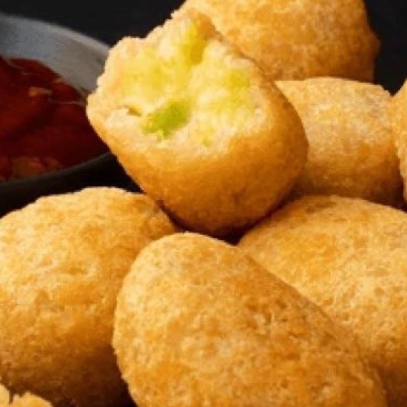 Mozzarella cheese bites and fries with dip